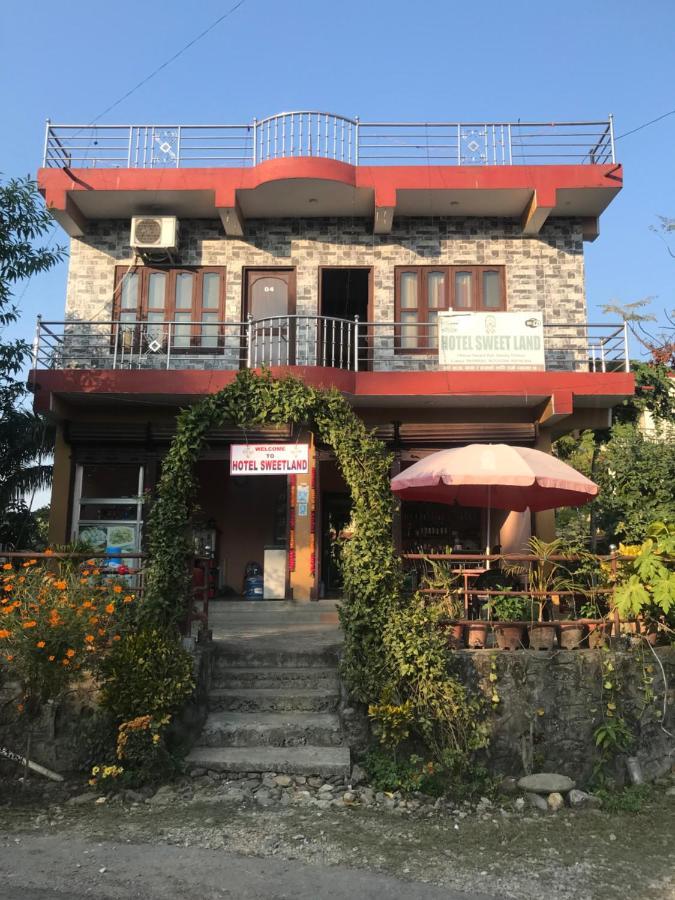 Hotel Sweetland Sauraha Esterno foto