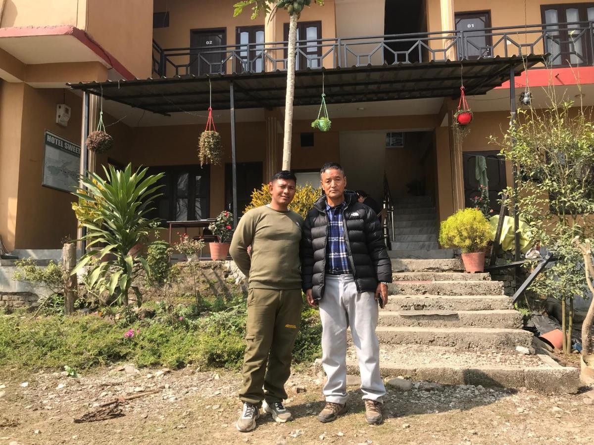 Hotel Sweetland Sauraha Esterno foto