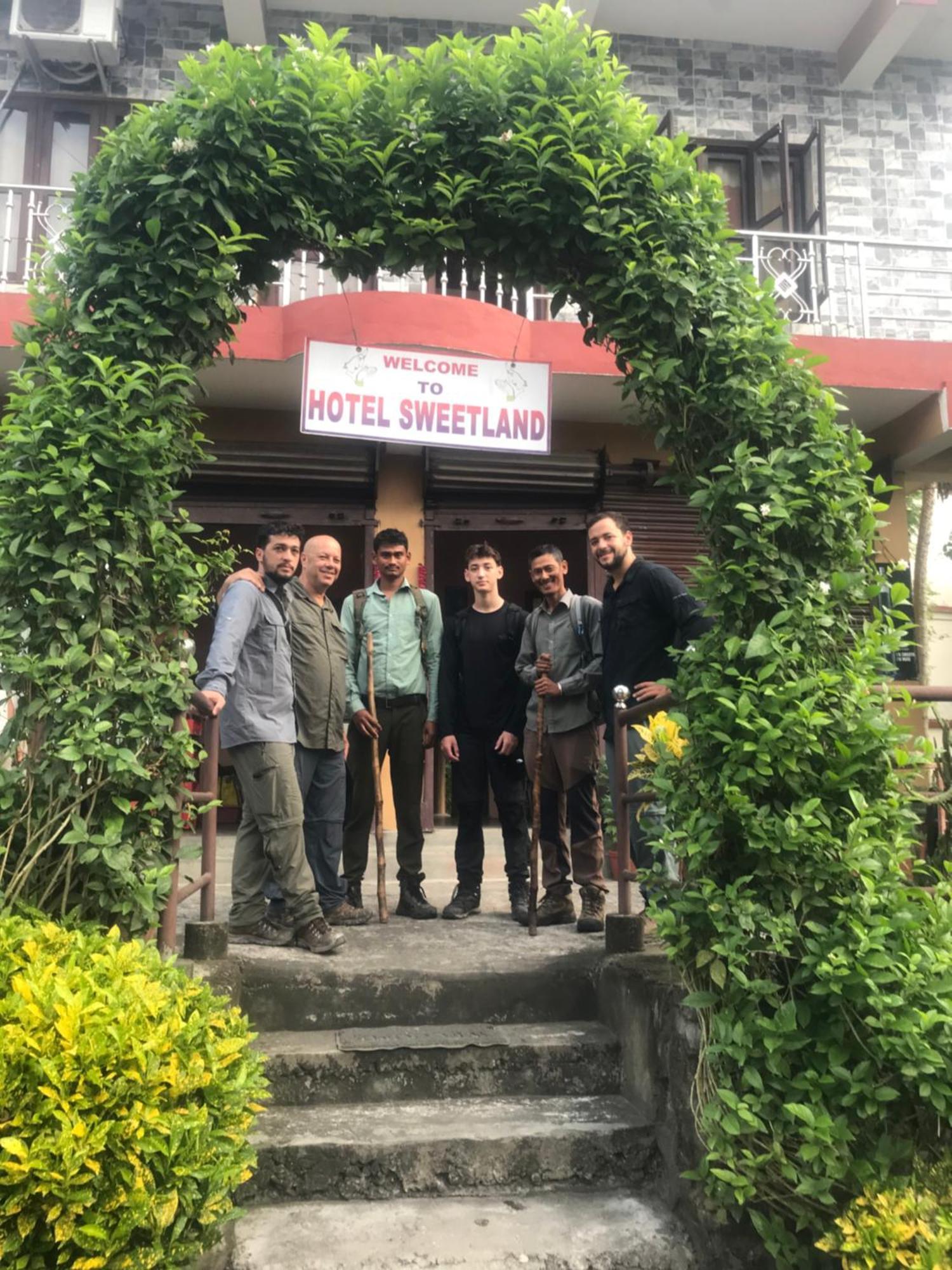 Hotel Sweetland Sauraha Esterno foto