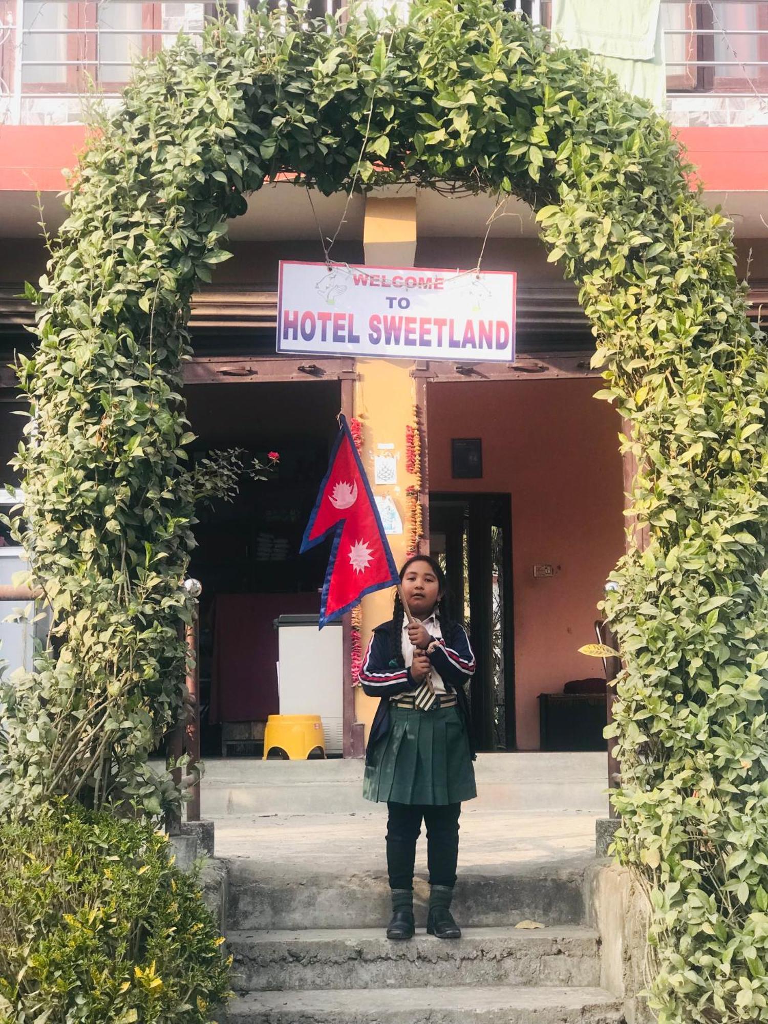 Hotel Sweetland Sauraha Esterno foto