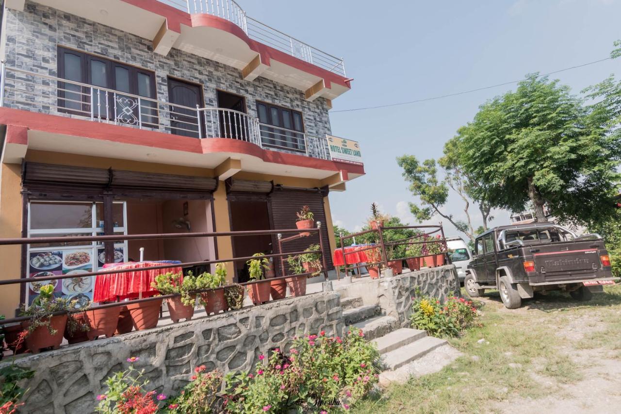 Hotel Sweetland Sauraha Esterno foto