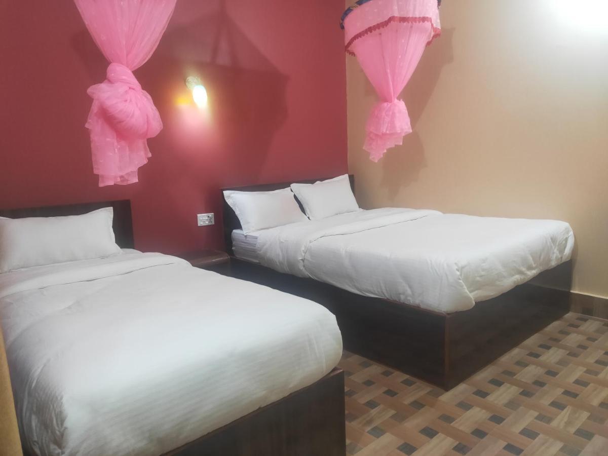 Hotel Sweetland Sauraha Esterno foto
