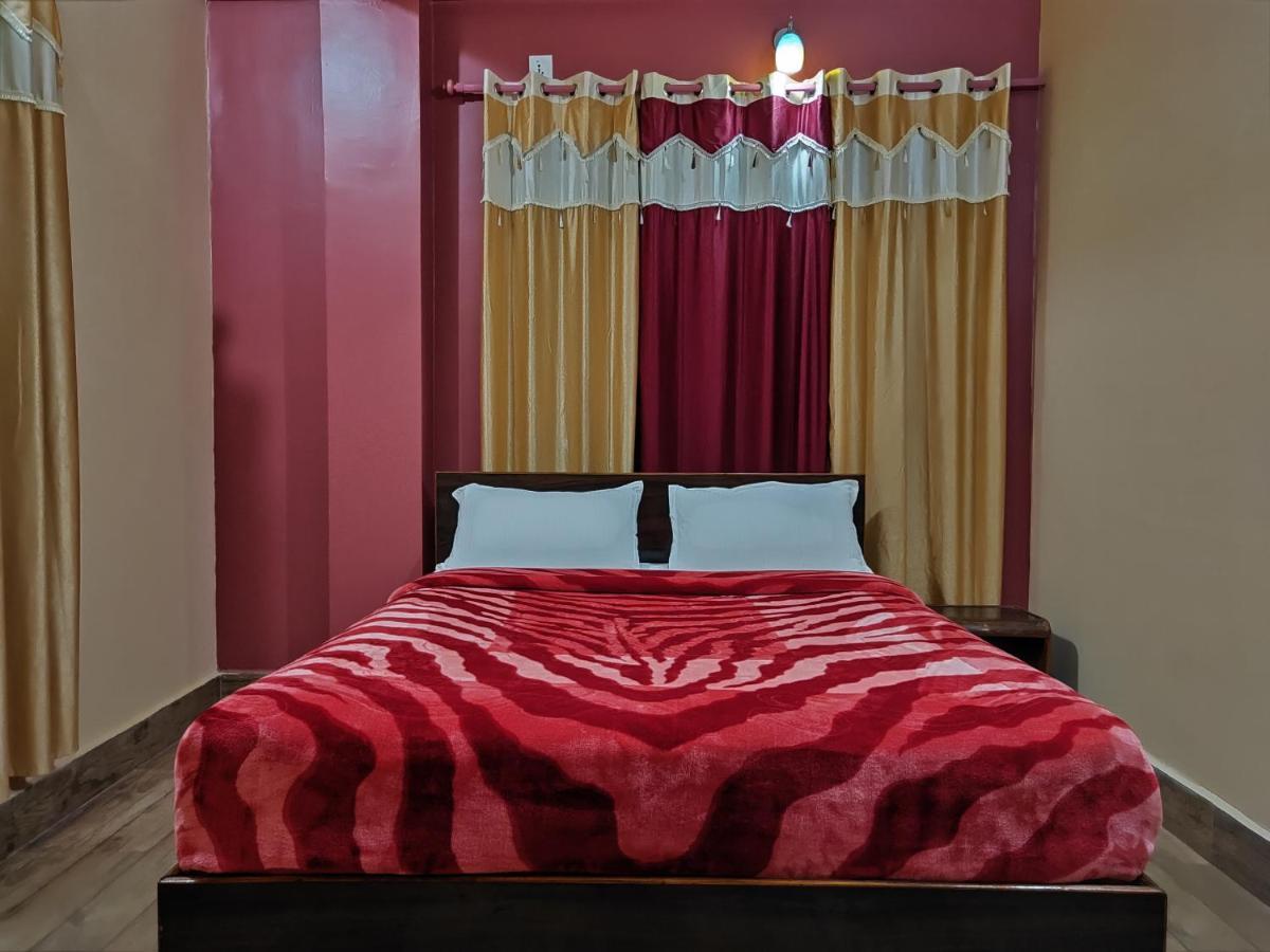 Hotel Sweetland Sauraha Esterno foto